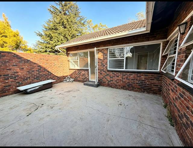 4 BEDROOM HOUSE FOR SALE IN VAN RIEBEECK PARK